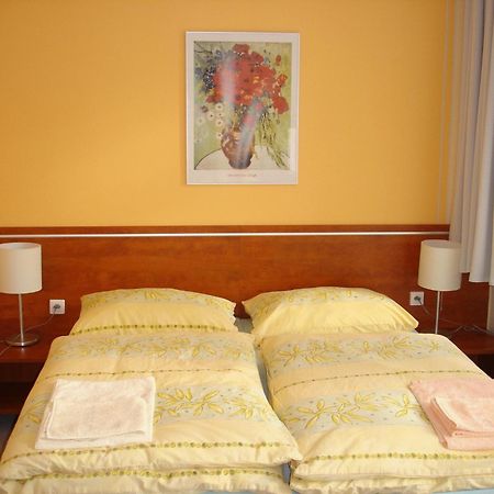 Red Deer Hotel Brezno Eksteriør bilde